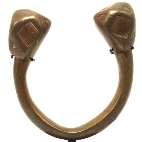 3152-Tuareg-stand-close-4- 3152-Tuareg-stand-close-4-