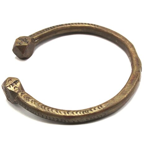 3156-Juareg-Woman-fighting-flt-lft_4- 3156-Juareg-Woman-fighting-flt-lft_4-